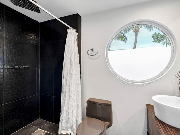 1368 Normandy Dr, Miami Beach FL 33141