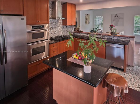 1368 Normandy Dr, Miami Beach FL 33141