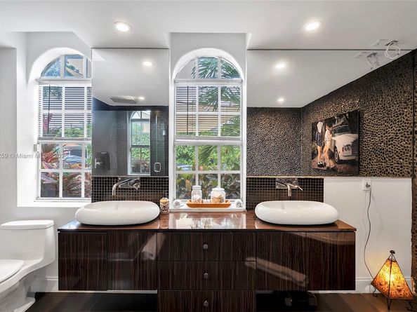 1368 Normandy Dr, Miami Beach FL 33141