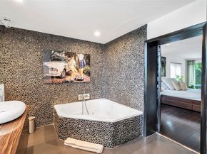 1368 Normandy Dr, Miami Beach FL 33141