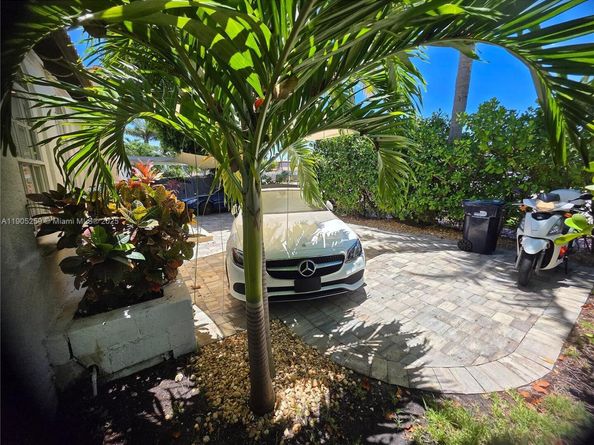 1368 Normandy Dr, Miami Beach FL 33141