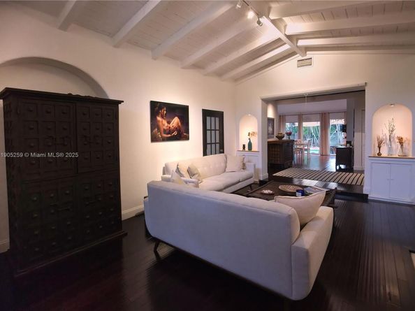 1368 Normandy Dr, Miami Beach FL 33141