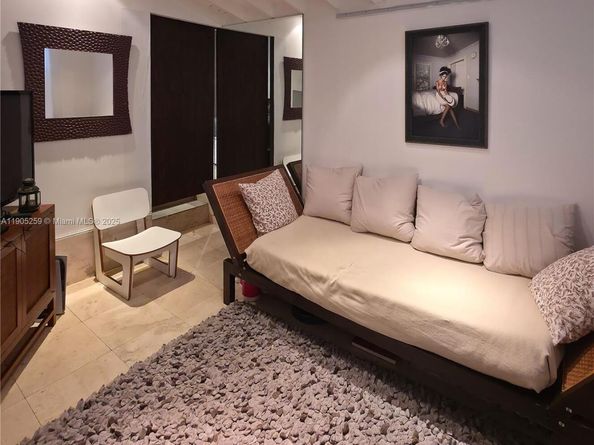 1368 Normandy Dr, Miami Beach FL 33141