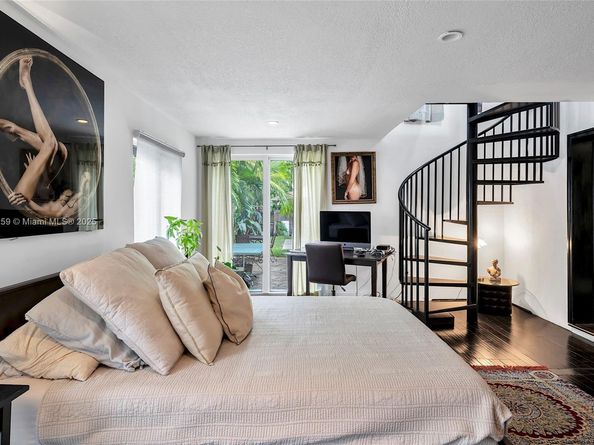 1368 Normandy Dr, Miami Beach FL 33141