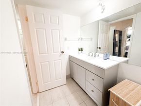 450 Commodore Dr 306, Plantation FL 33325