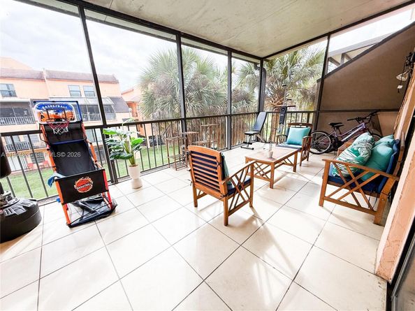 450 Commodore Dr 306, Plantation FL 33325