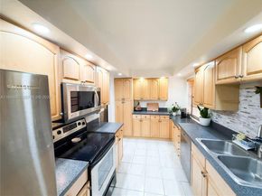 450 Commodore Dr 306, Plantation FL 33325