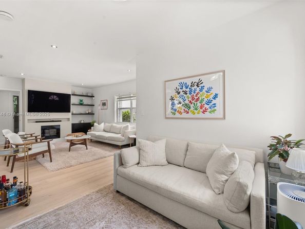 5 NW 107th St, Miami Shores FL 33168
