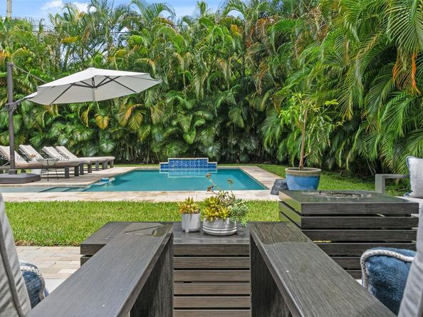 5 NW 107th St, Miami Shores FL 33168
