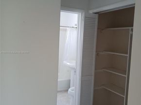 2700 NE 135th St 30, North Miami FL 33181