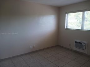 2700 NE 135th St 30, North Miami FL 33181