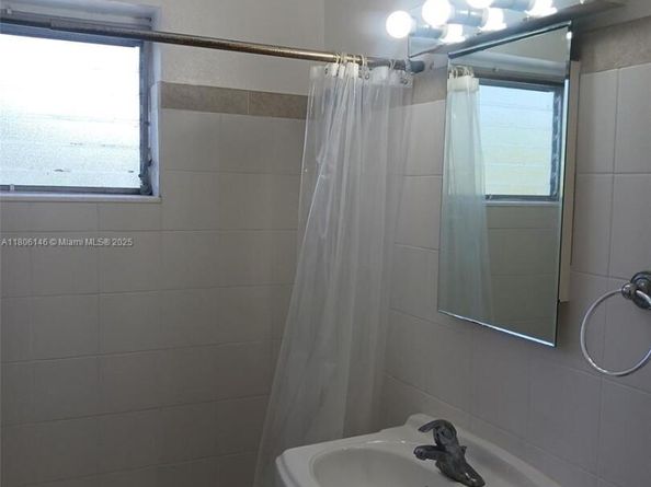 2700 NE 135th St 30, North Miami FL 33181