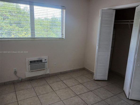 2700 NE 135th St 30, North Miami FL 33181
