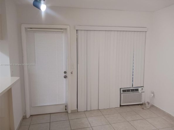 2700 NE 135th St 30, North Miami FL 33181