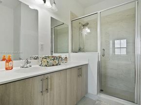 15500 SW 136th St 202, Miami FL 33196