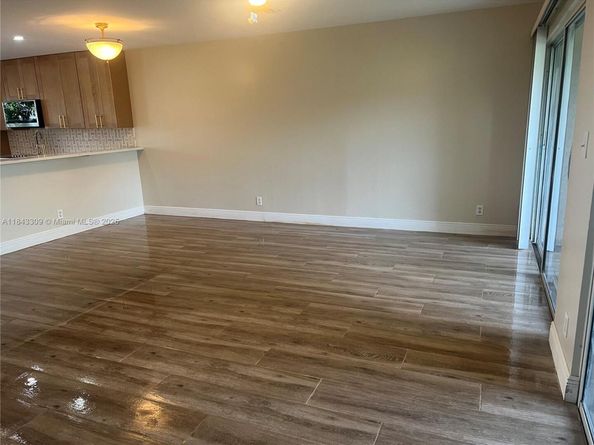 4952 N Hemingway Cir, Margate FL 33063