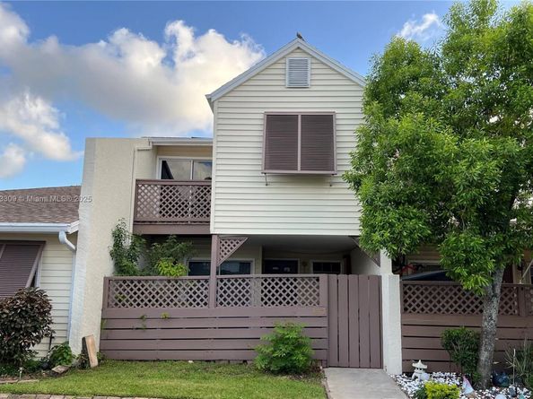 4952 N Hemingway Cir, Margate FL 33063