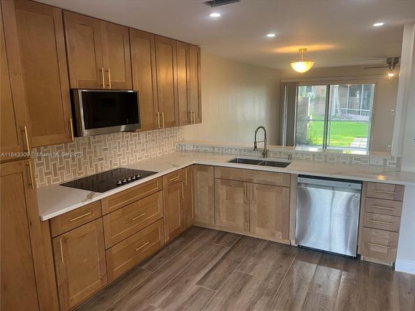 4952 N Hemingway Cir, Margate FL 33063