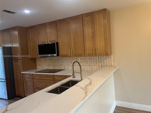 4952 N Hemingway Cir, Margate FL 33063