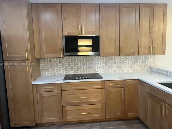 4952 N Hemingway Cir, Margate FL 33063