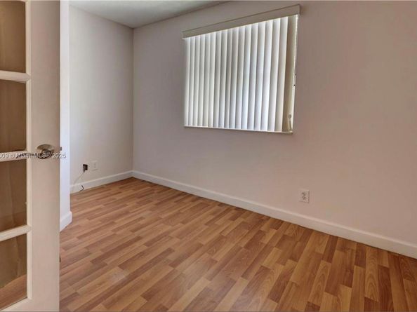 4952 N Hemingway Cir, Margate FL 33063