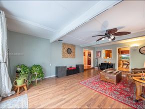 6661 SW 6th St, Pembroke Pines FL 33023