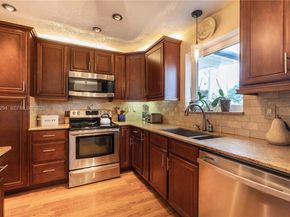 6661 SW 6th St, Pembroke Pines FL 33023