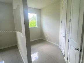 4352 Large Leaf Ln, Hollywood FL 33021