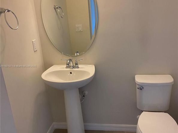 4352 Large Leaf Ln, Hollywood FL 33021