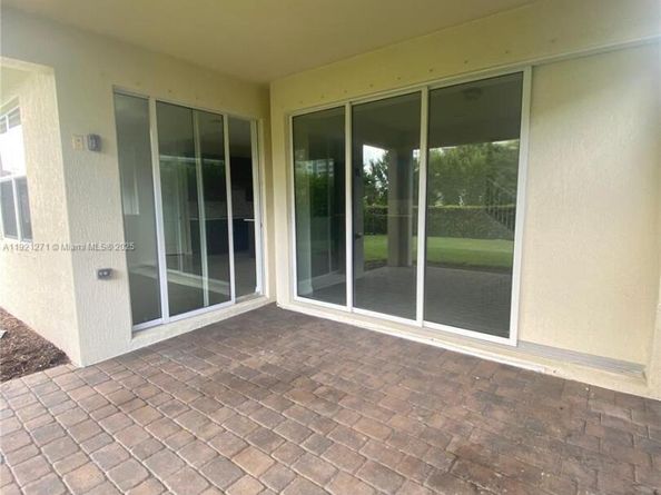 4352 Large Leaf Ln, Hollywood FL 33021