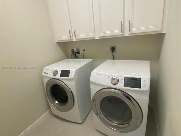 4352 Large Leaf Ln, Hollywood FL 33021