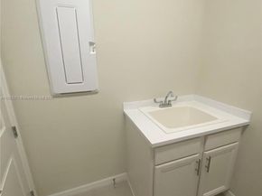 4352 Large Leaf Ln, Hollywood FL 33021