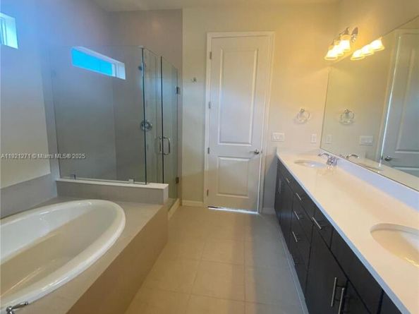 4352 Large Leaf Ln, Hollywood FL 33021