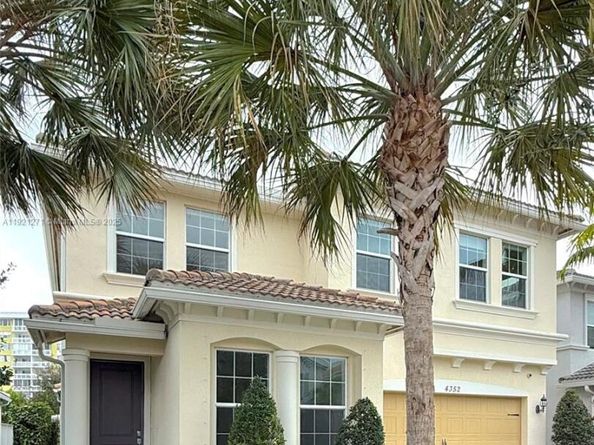 4352 Large Leaf Ln, Hollywood FL 33021