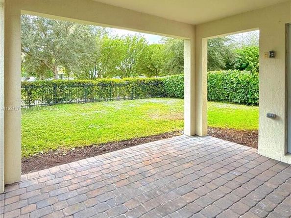 4352 Large Leaf Ln, Hollywood FL 33021