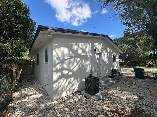 7460 NW 17th Ave, Miami FL 33147