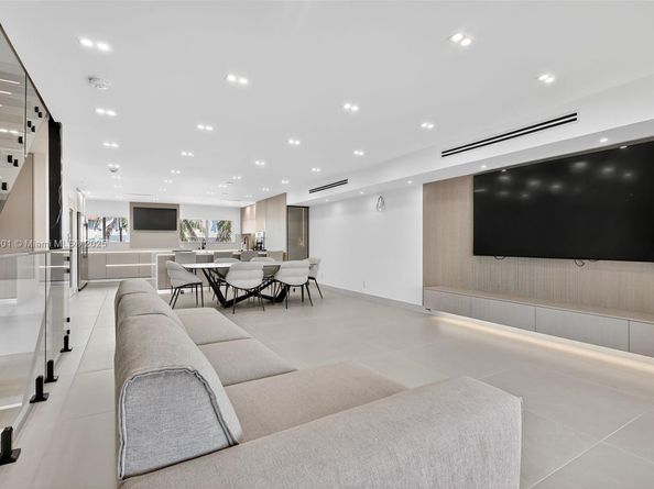 3830 NE 171st St, North Miami Beach FL 33160