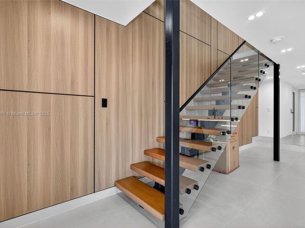 3830 NE 171st St, North Miami Beach FL 33160