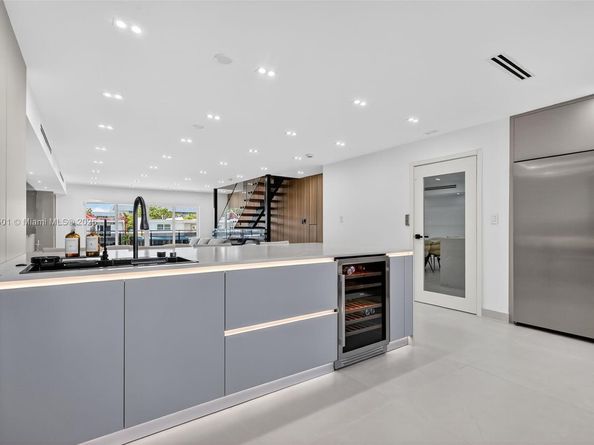 3830 NE 171st St, North Miami Beach FL 33160