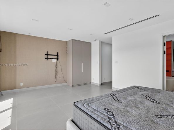 3830 NE 171st St, North Miami Beach FL 33160