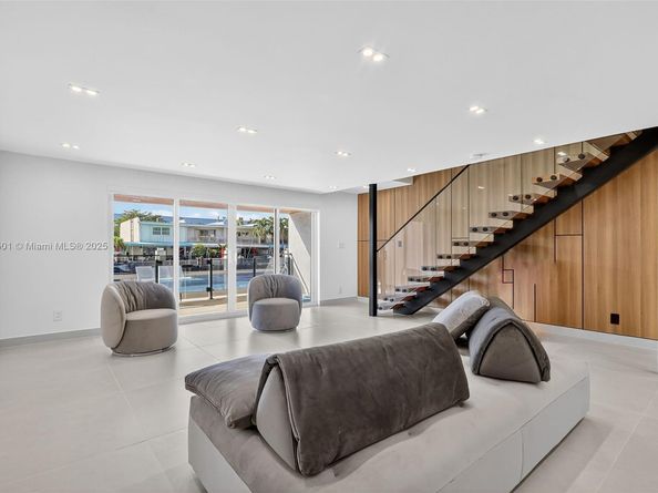 3830 NE 171st St, North Miami Beach FL 33160