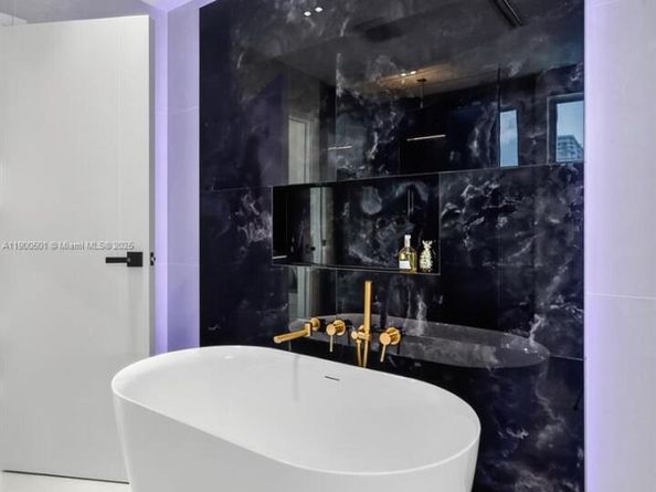 3830 NE 171st St, North Miami Beach FL 33160