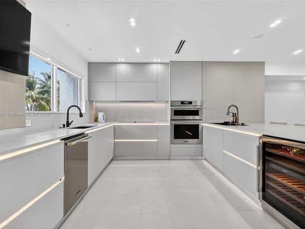 3830 NE 171st St, North Miami Beach FL 33160