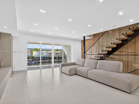 3830 NE 171st St, North Miami Beach FL 33160