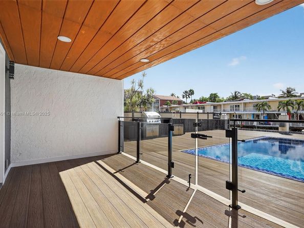 3830 NE 171st St, North Miami Beach FL 33160