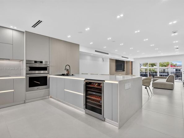 3830 NE 171st St, North Miami Beach FL 33160