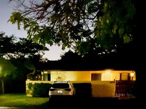 8618 SW 148th Pl, Miami FL 33193