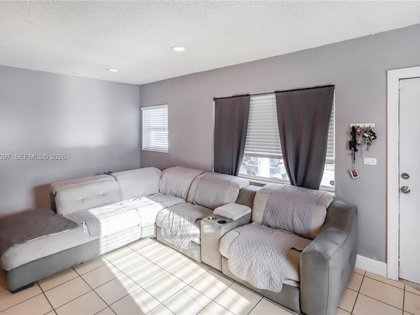 571 E 60th St, Hialeah FL 33013