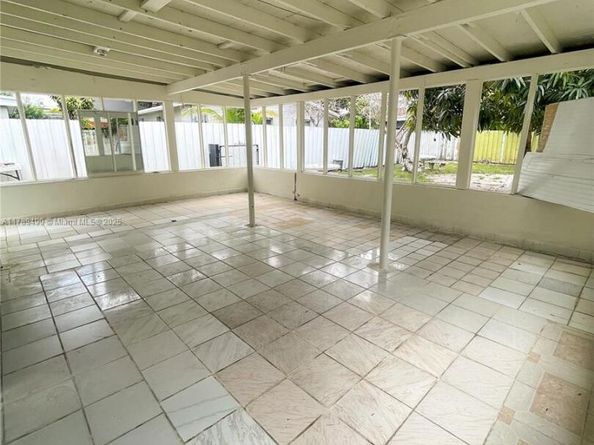 421 NW 33rd Ave, Miami FL 33125