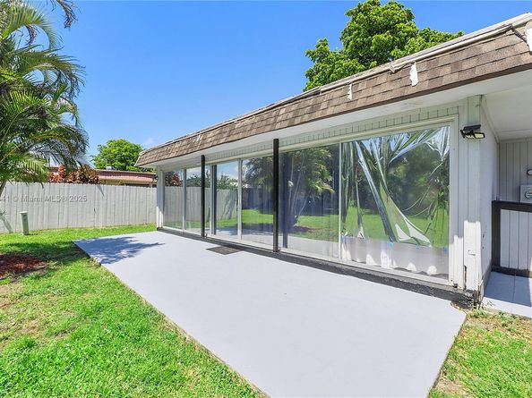 6703 Brookwood Blvd, Tamarac FL 33321